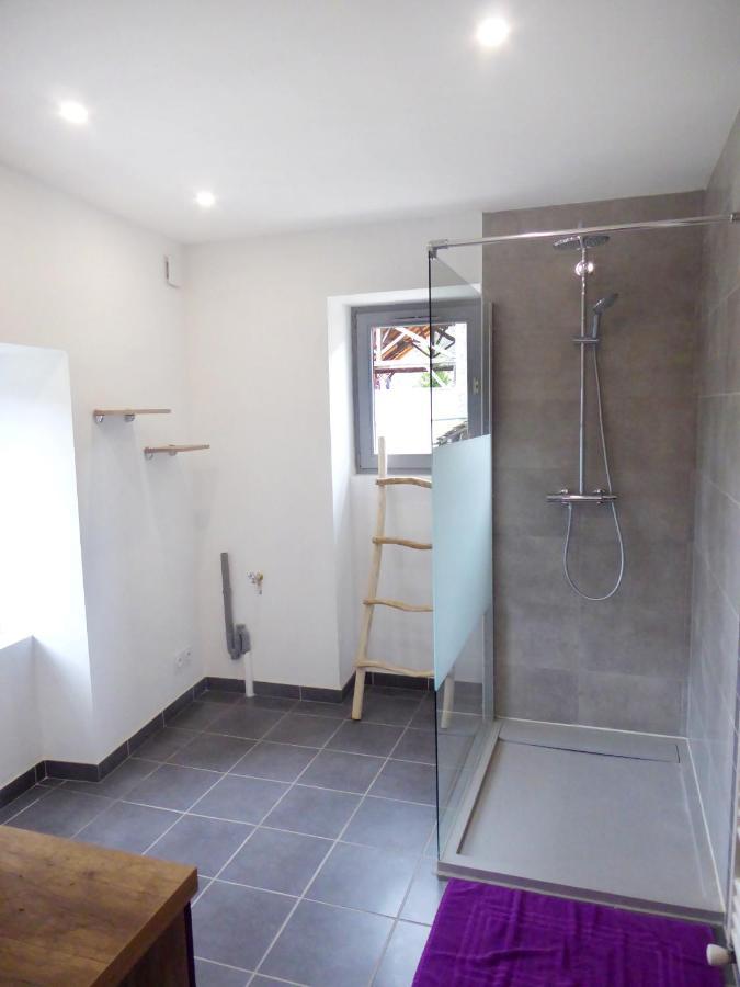 Adal-Berht Saint-Maximin (Isere) Exterior foto